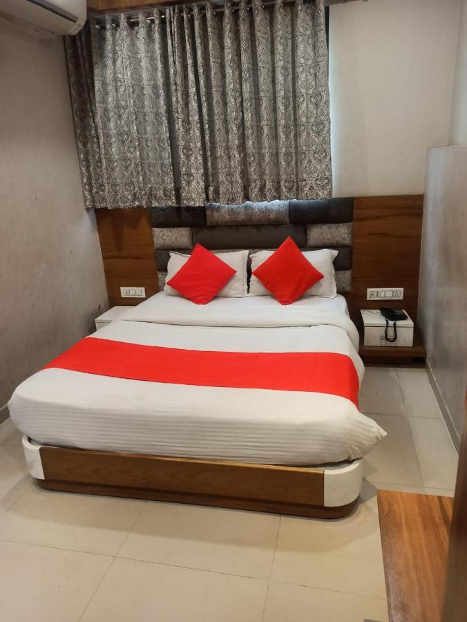 Hotel Madhav Villa Ahmadábád Kültér fotó