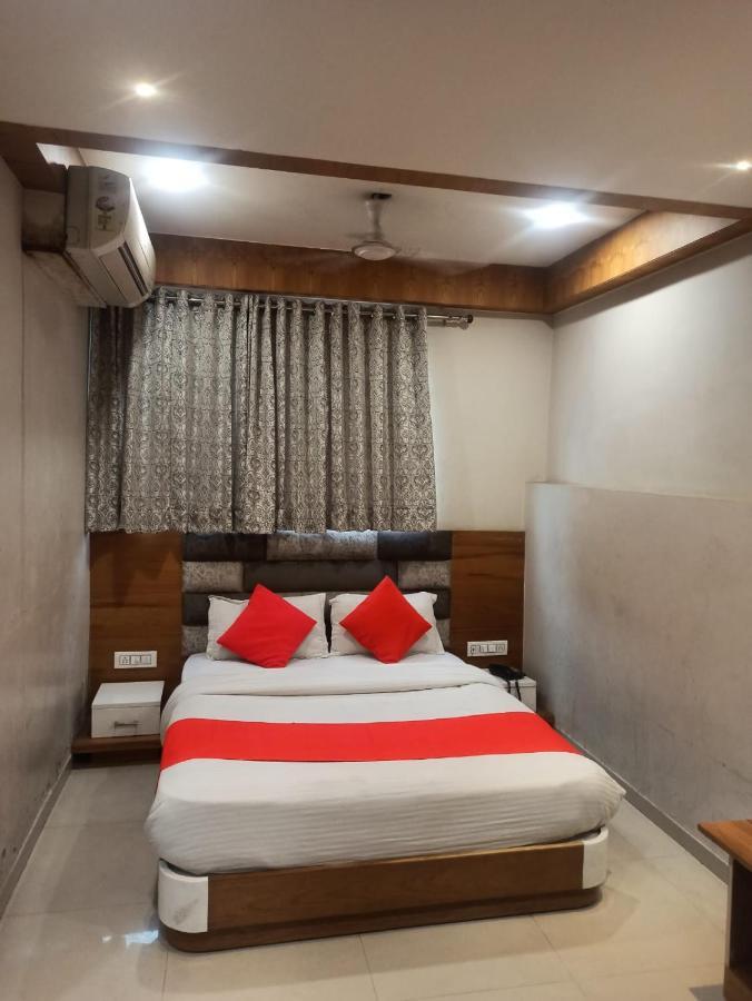 Hotel Madhav Villa Ahmadábád Kültér fotó