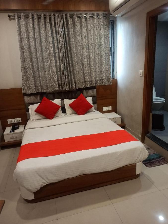 Hotel Madhav Villa Ahmadábád Kültér fotó