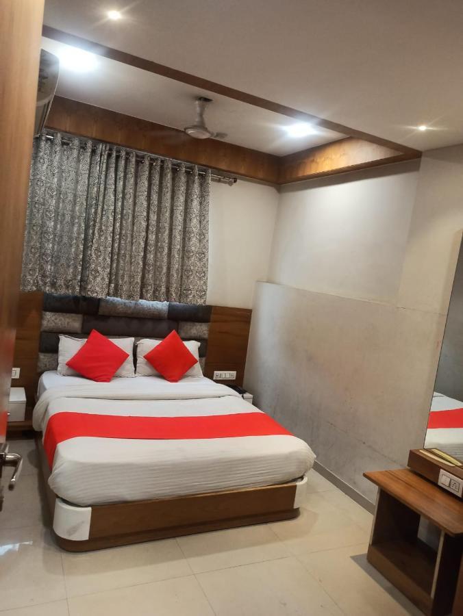 Hotel Madhav Villa Ahmadábád Kültér fotó