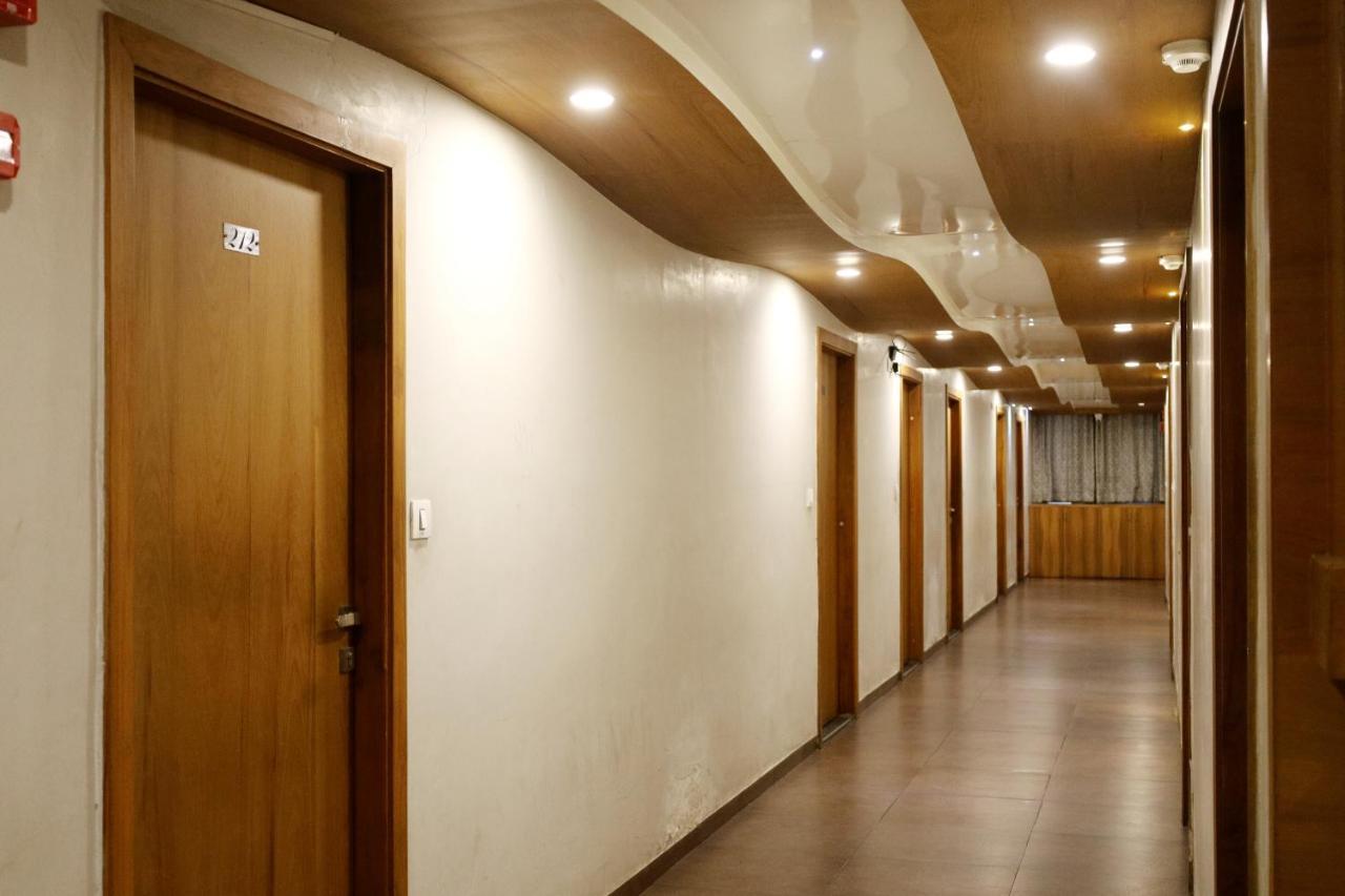 Hotel Madhav Villa Ahmadábád Kültér fotó