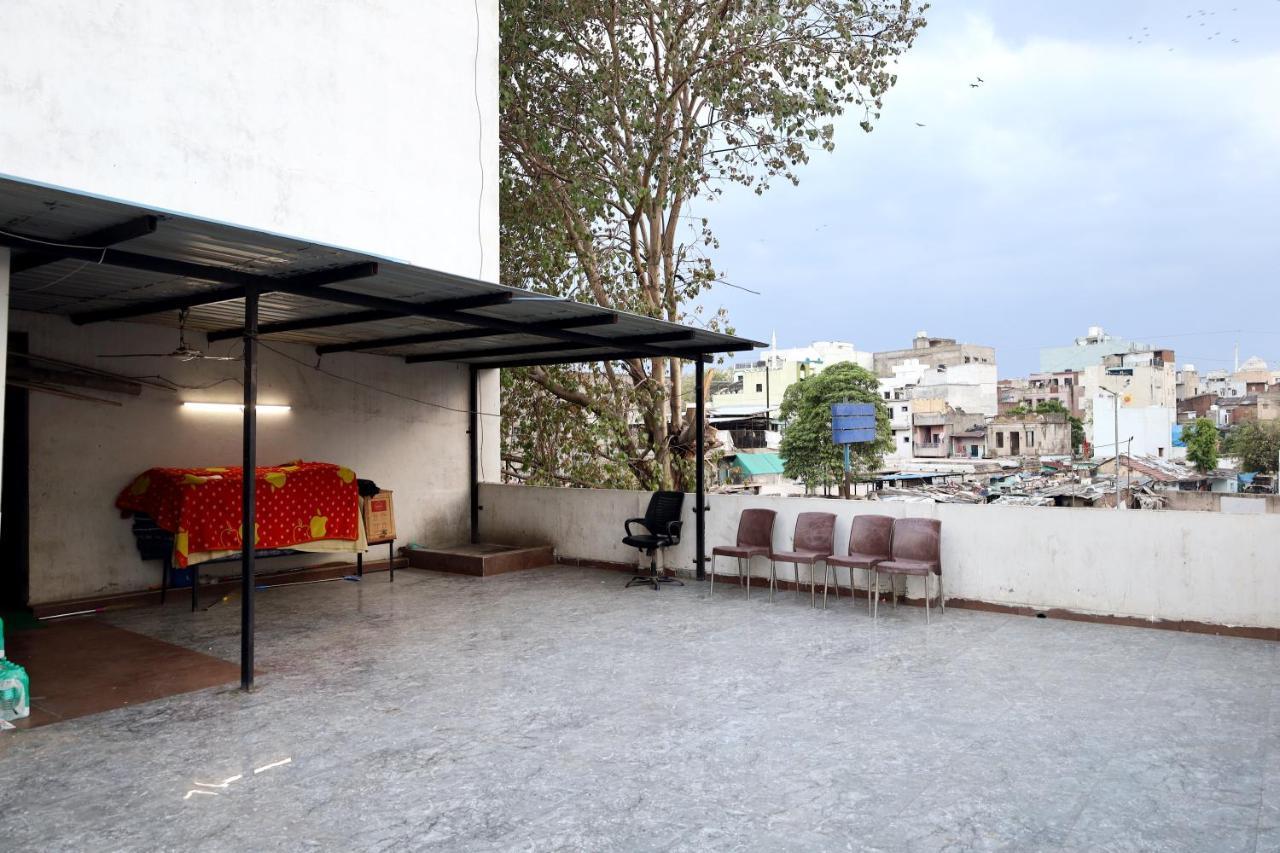 Hotel Madhav Villa Ahmadábád Kültér fotó